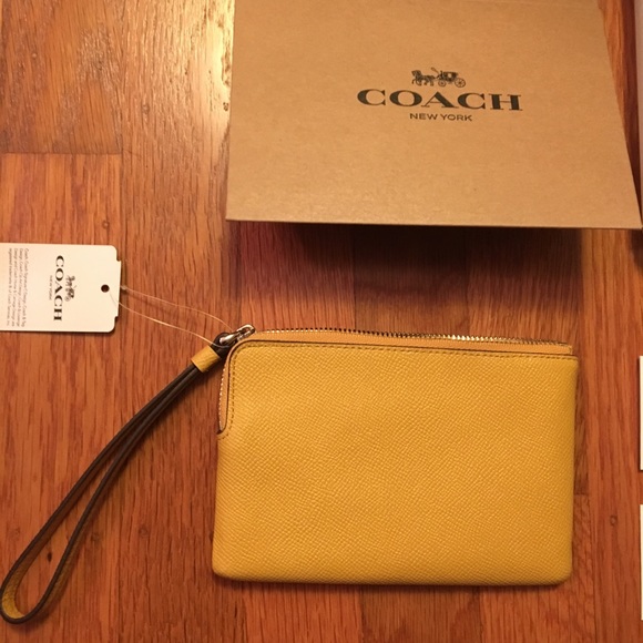 New with tag Coach Wristlet Wallet mini bag NWT 🎁 - Picture 5 of 7